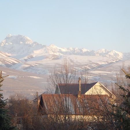 Memo'S Boutique Guesthouse Karakol Exterior foto