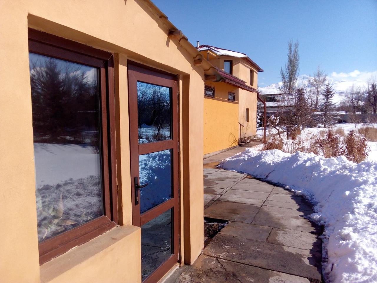 Memo'S Boutique Guesthouse Karakol Exterior foto
